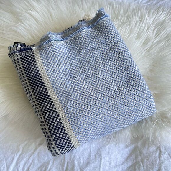 Do everything in Love poncho - Picture 4 of 5